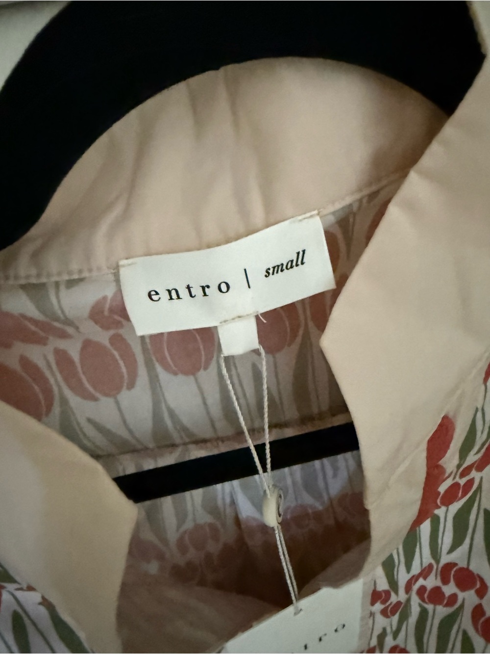 entro Floral Button-Up Blouse in Blush, Red and Green - Picture 3 of 6